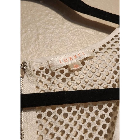 White sleeveless top netting see thru back lace details layered bottom M  Luxxel - Picture 7 of 9